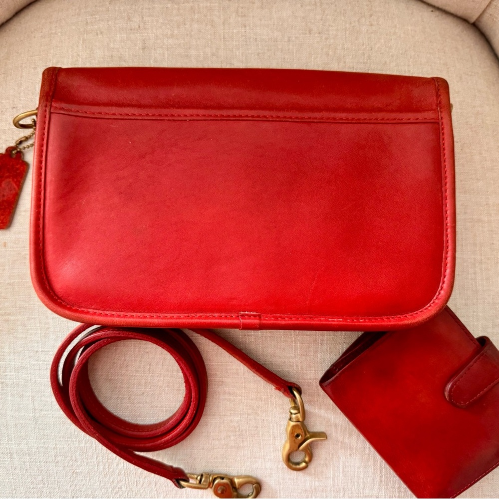-SOLD- Coach vintage convertible Red Leather Crossbody Bag and Wallet Set - Picture 2 of 16